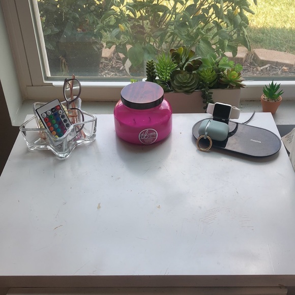 Mophie charging dock!! - Picture 2 of 4